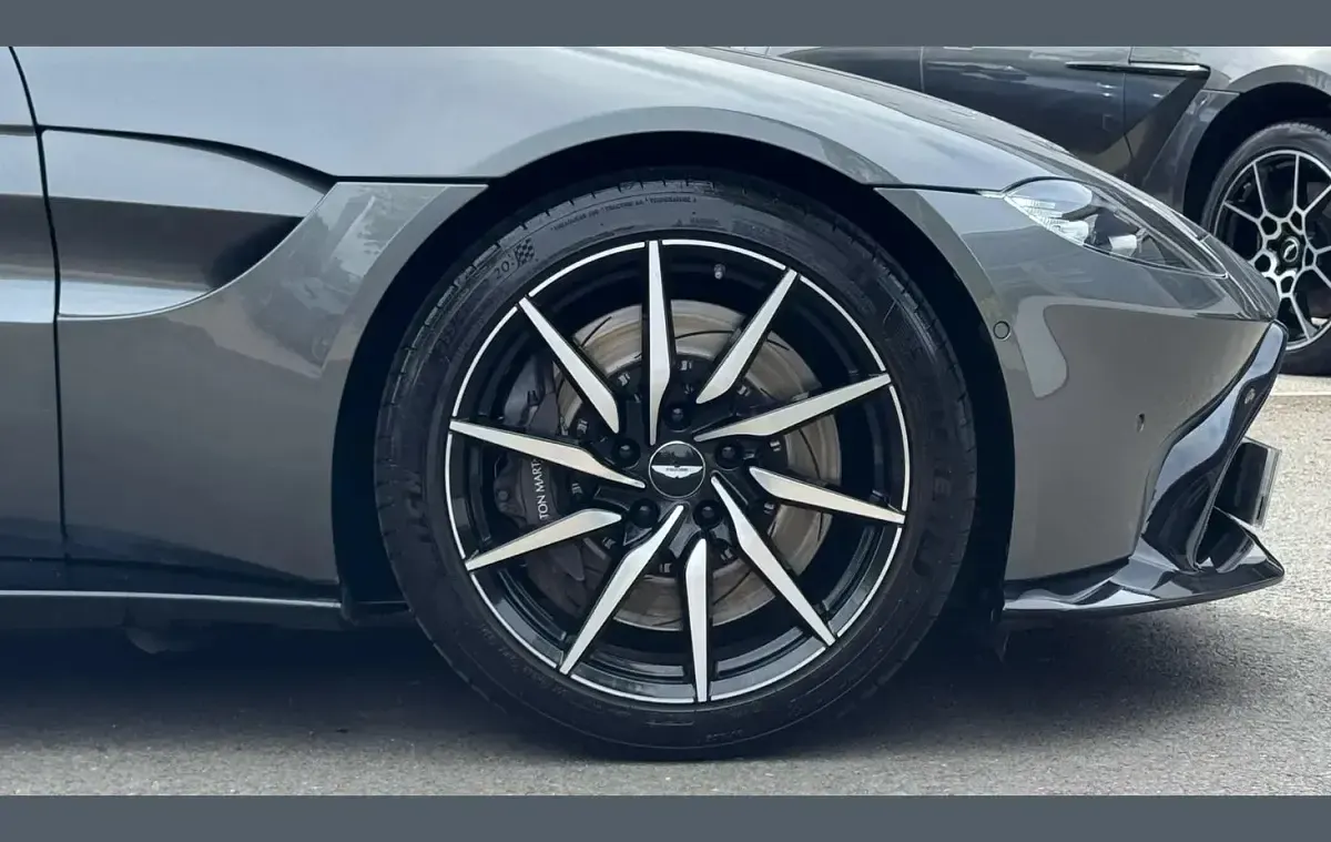 Usado Aston Martin Vantage 510 CV (375 kW) 2019 Plateado Coupe