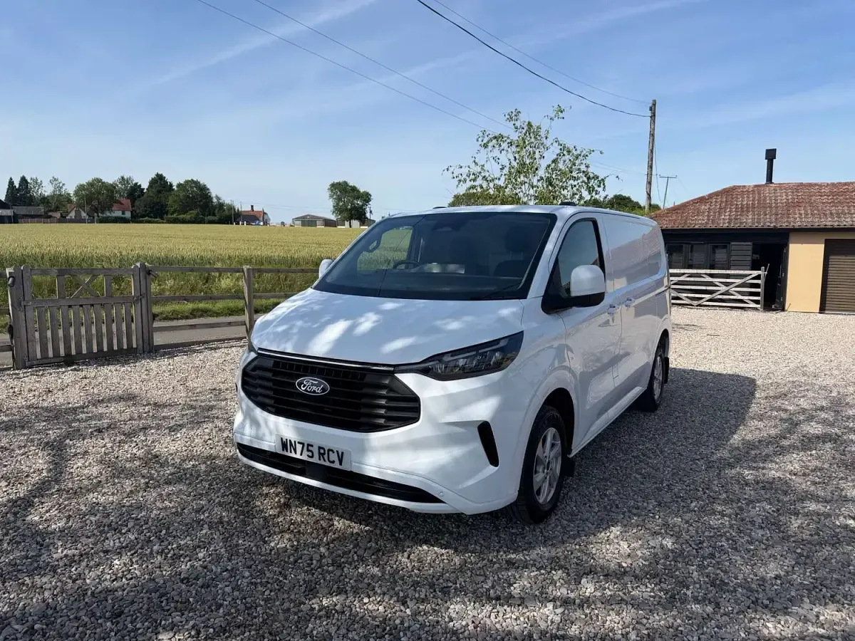 Used Ford Transit Custom Limited 136 HP (100 kW) 2025 White Van
