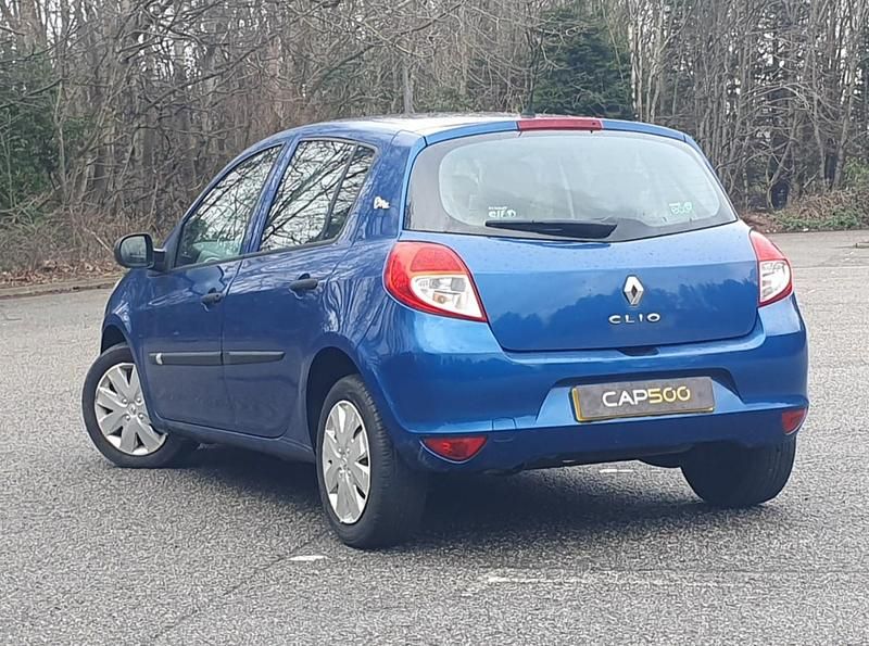 Usado Renault Clio II 75 HP (55 kW) 2011 Azul Citadino