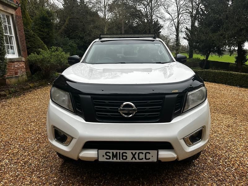 Used Nissan Navara Acenta 160 HP (117 kW) 2016 White Pickup