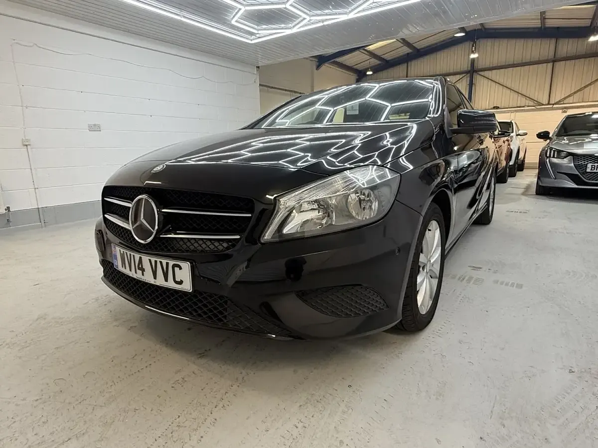 Used Mercedes A180 SE 122 HP (89 kW) 2014 Black Hatchback