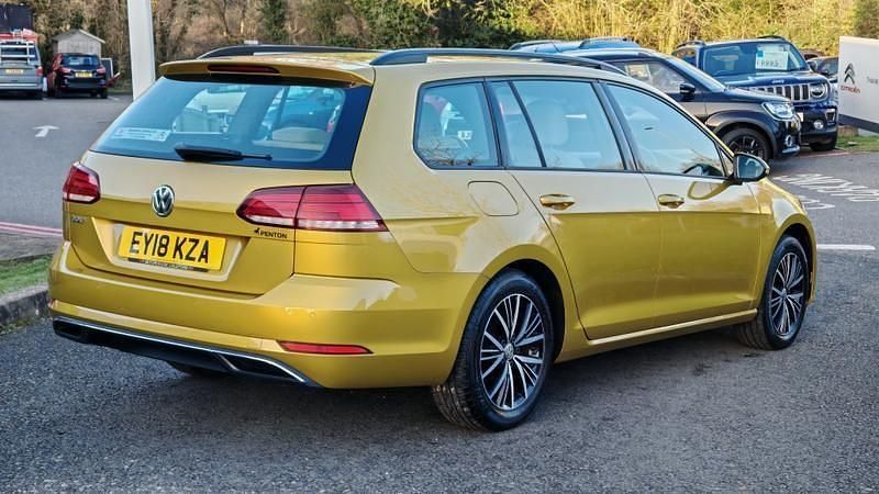 Used VW Golf VII SE 150 HP (110 kW) 2018 Yellow Estate