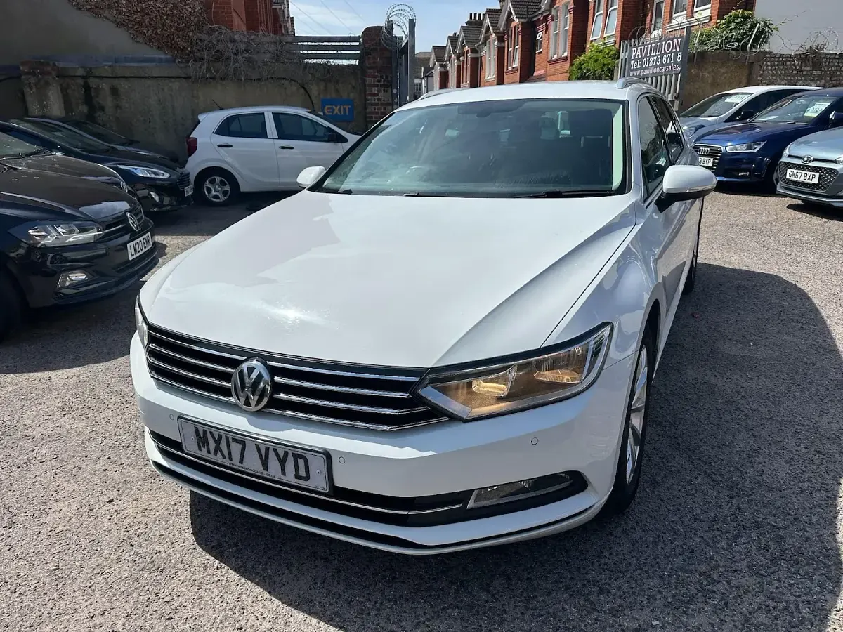 Used VW Passat Business 147 HP (108 kW) 2017 White Estate