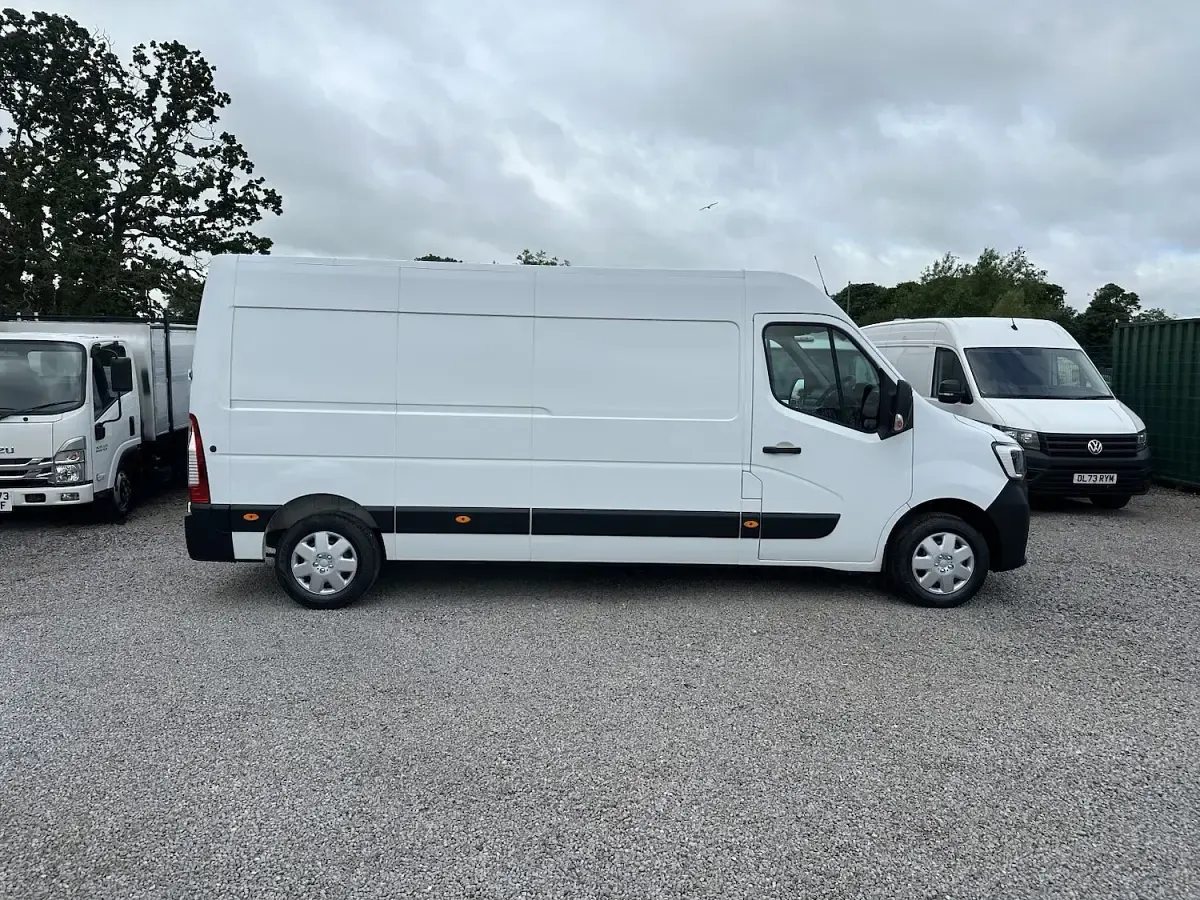 Used Renault Master Business 2023 White MPV