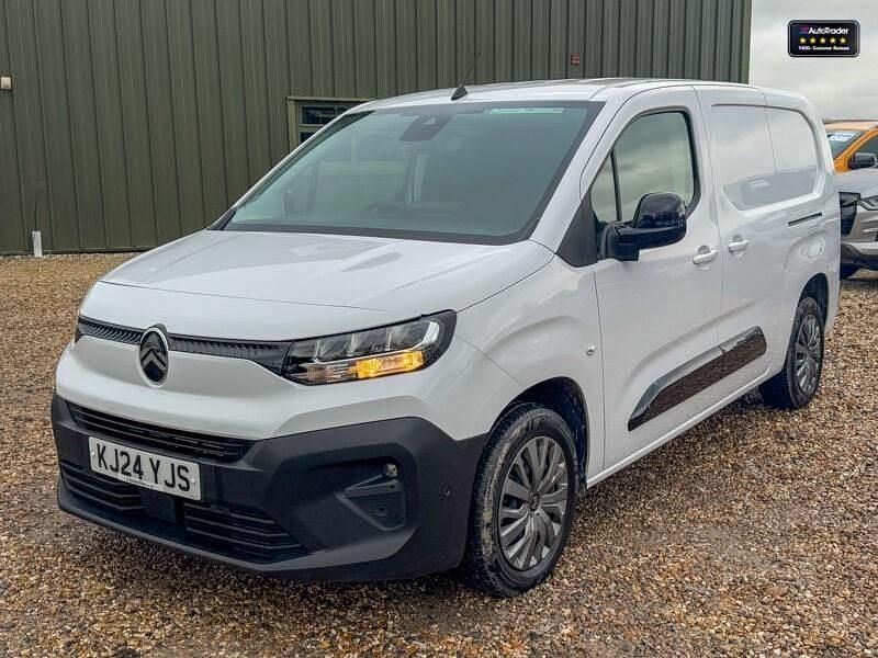 Used Citroën Berlingo 100 HP (73 kW) 2024 White MPV