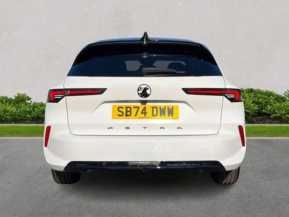 Used Vauxhall Astra S 130 HP (95 kW) 2024 White Estate