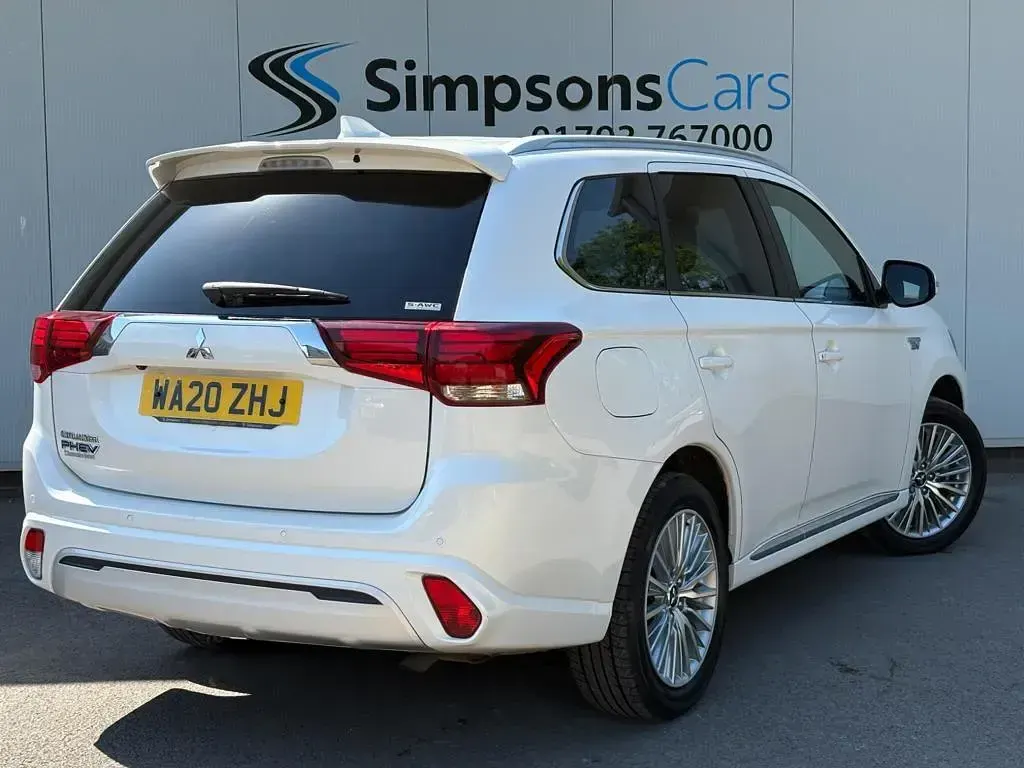 Used Mitsubishi Outlander P-HEV 2020 White Estate