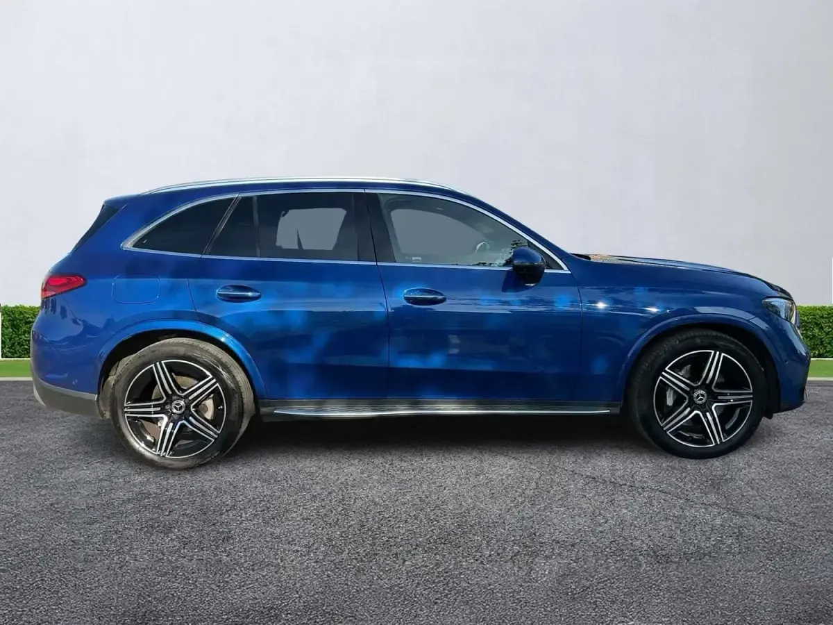 Usado Mercedes GLC300e AMG Line Premium 2024 Azul Carrinha