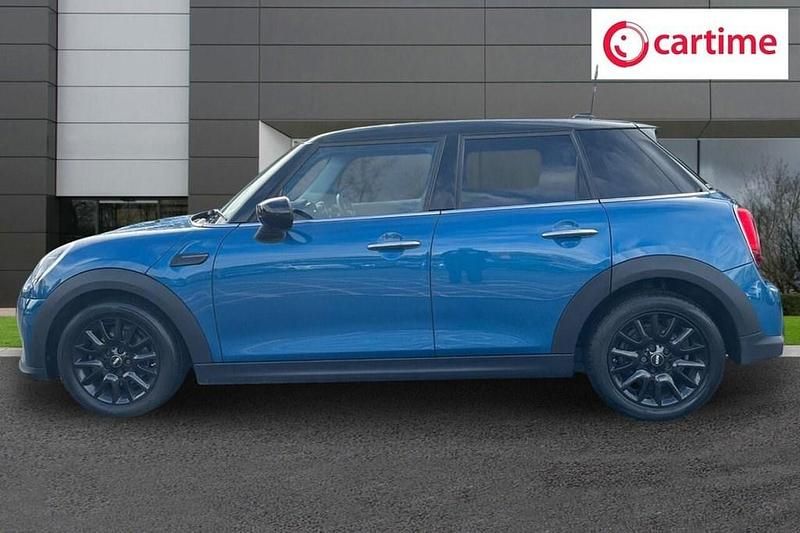 Używany Mini Cooper Classic 136 KM (100 kW) 2021 Niebieski Hatchback