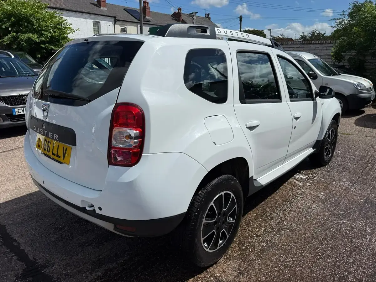 Used Dacia Duster Prestige 125 HP (91 kW) 2016 White SUV