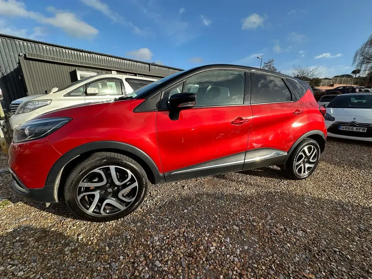 Second-hand Renault Captur Signature 90 CP (66 kW) 2015 Roșu SUV