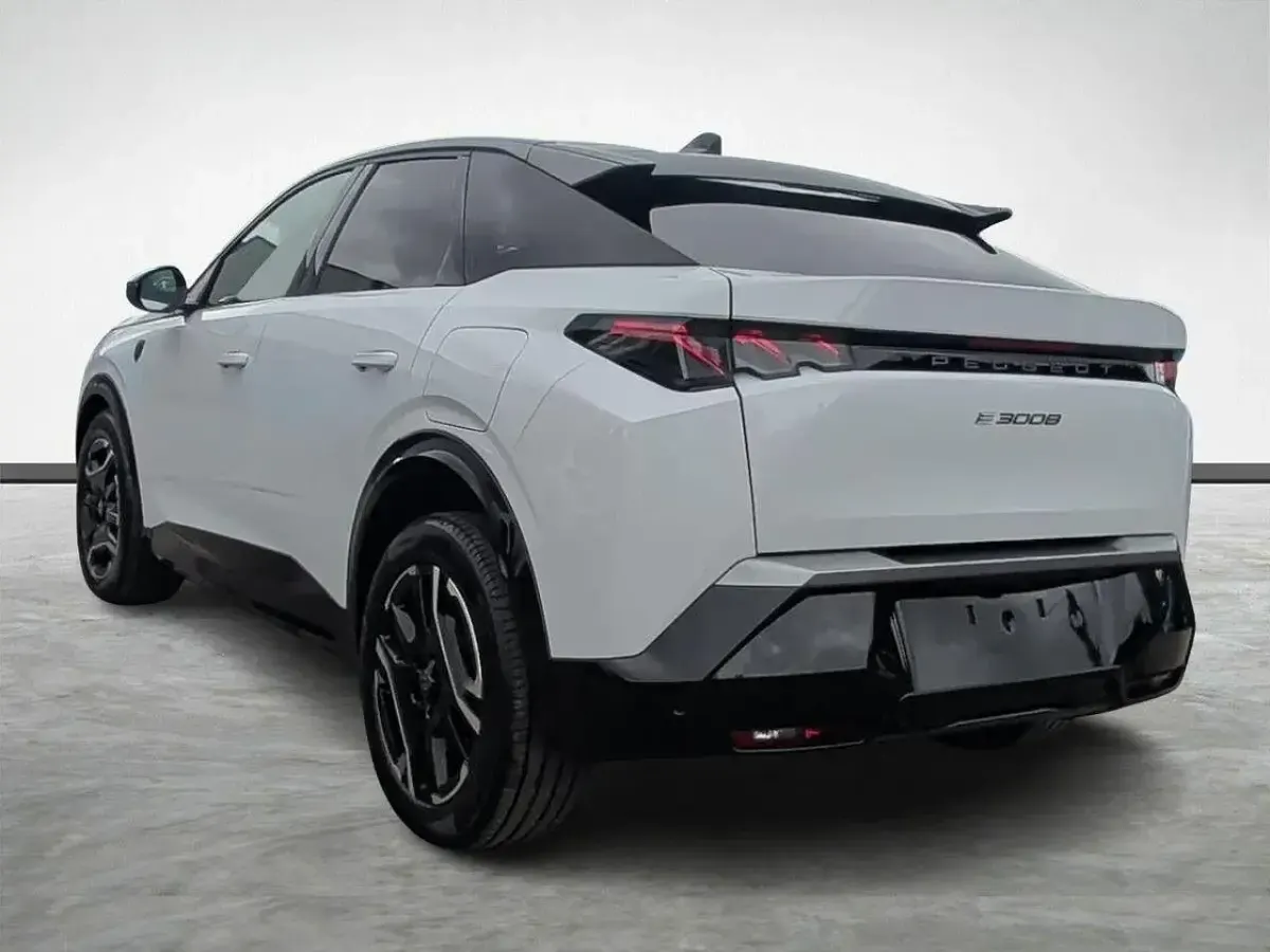 Used Peugeot e-3008 GT 152 kW (207 HP) 2025 White SUV