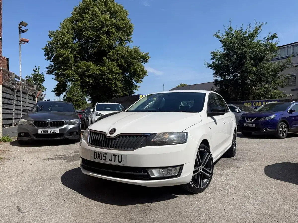 Used Skoda Rapid Sport 105 HP (77 kW) 2015 White Hatchback