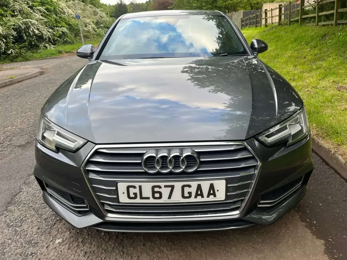 Usado Audi A4 S-Line 190 HP (139 kW) 2017 Cinzento Sedan
