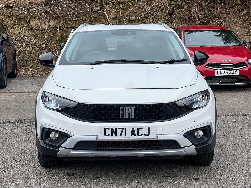 White Used 2021 Fiat Tipo Cross Hatchback | £10,706 (Fair price) - Image 1/4