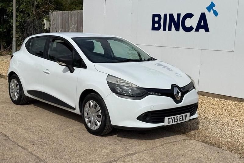 Used Renault Clio IV Expression 75 HP (55 kW) 2015 White Hatchback