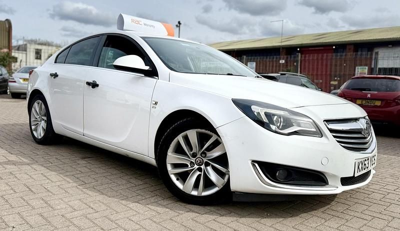 Used Vauxhall Insignia SRi 140 HP (102 kW) 2013 White Hatchback