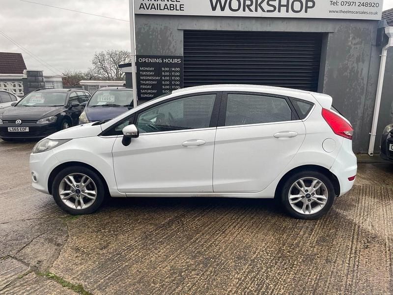 Used Ford Fiesta Zetec 2011 White Hatchback