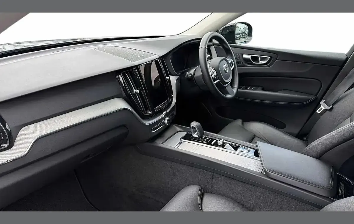 Used Volvo XC60 Plus 247 HP (181 kW) 2025 Grey SUV
