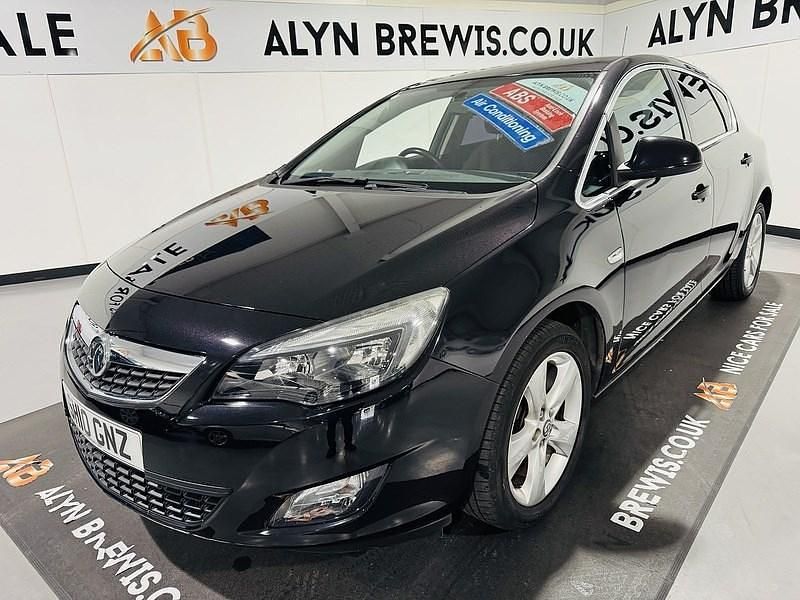 Black Used 2010 Vauxhall Astra SRi Hatchback | £2,799 (A bit pricey) - Image 1/4