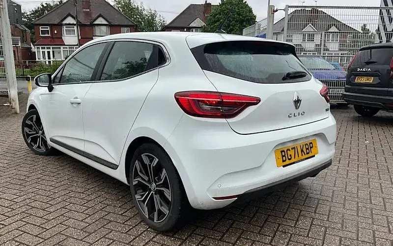 Used Renault Clio Version S 140 HP (102 kW) 2022 Hatchback