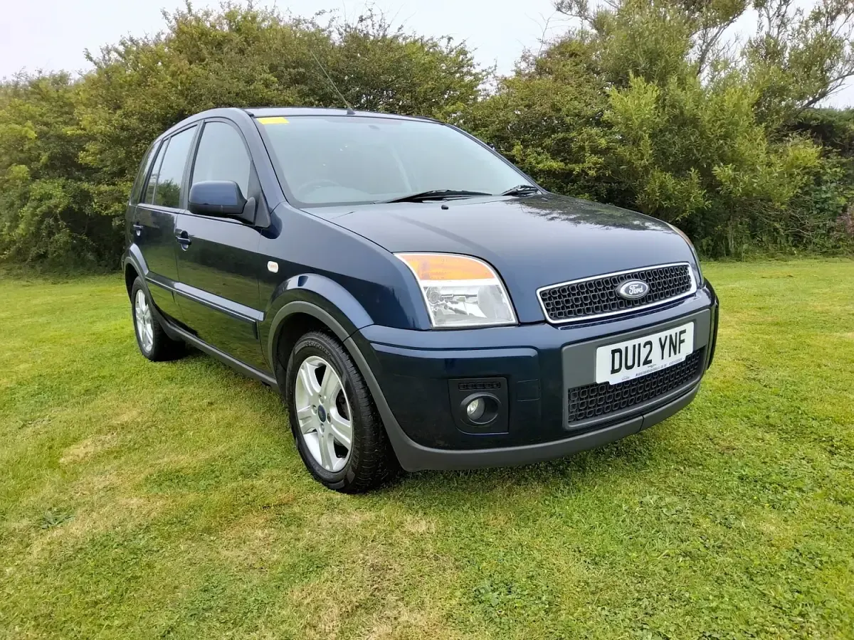 Used Ford Fusion Zetec 2012 Blue Hatchback
