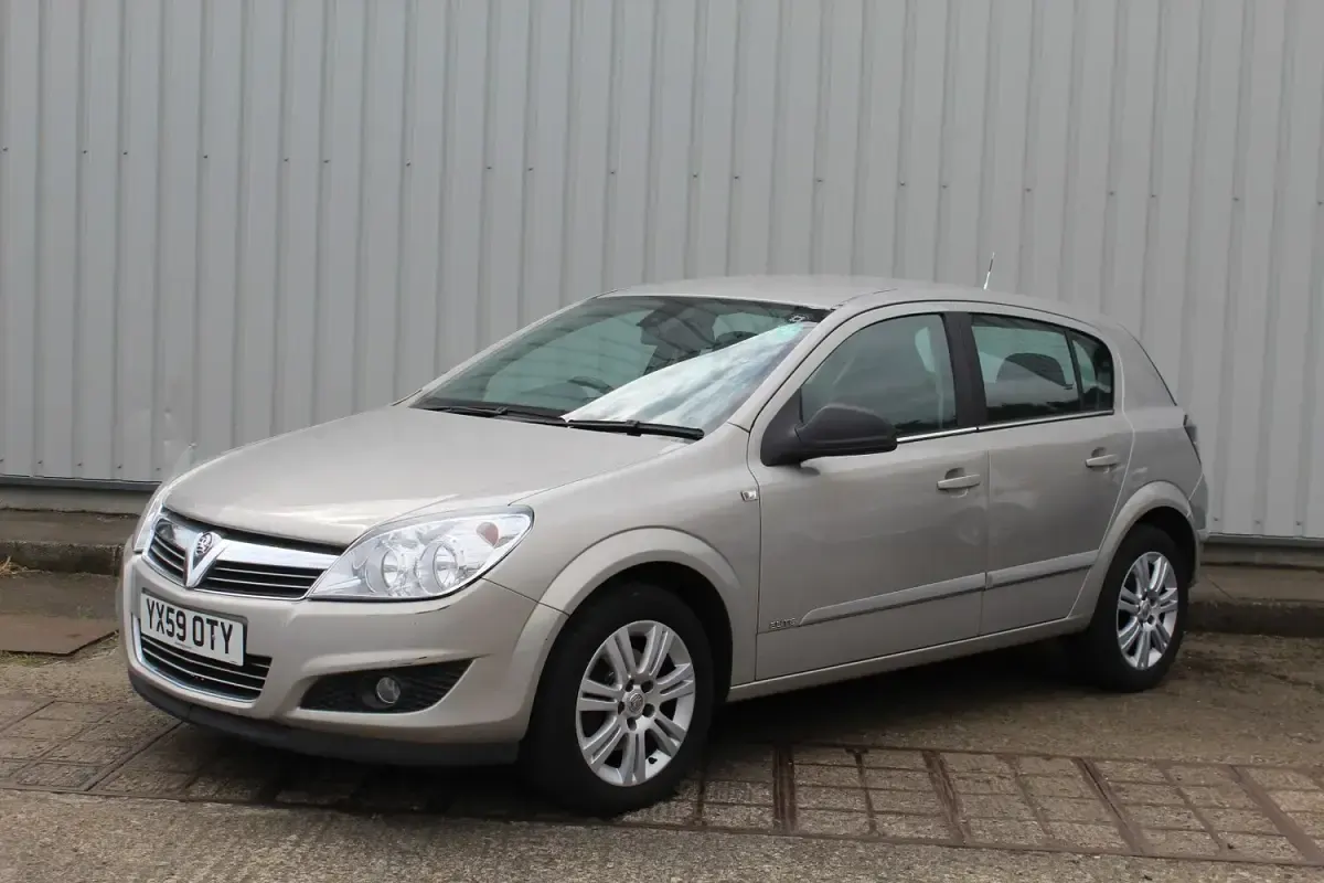 Used Vauxhall Astra Elite 115 HP (84 kW) 2009 Silver Hatchback