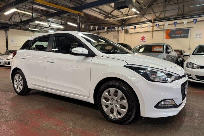 White Used 2018 Hyundai i20 Hatchback | £8,000 (Good price) - Image 1/1