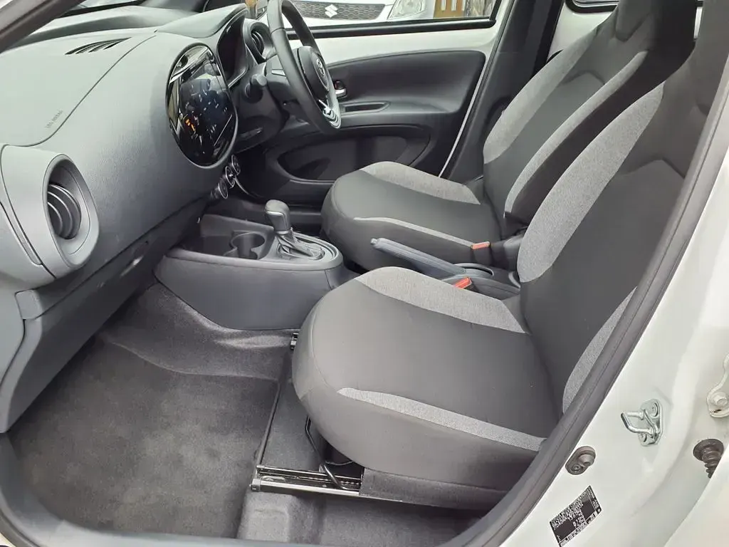 Used Toyota Aygo X PURE 72 HP (52 kW) 2025 White SUV