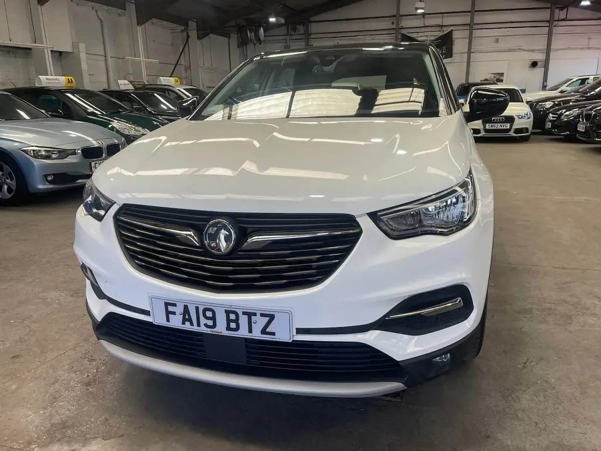 Used Vauxhall Grandland X Sport 130 HP (95 kW) 2019 White SUV