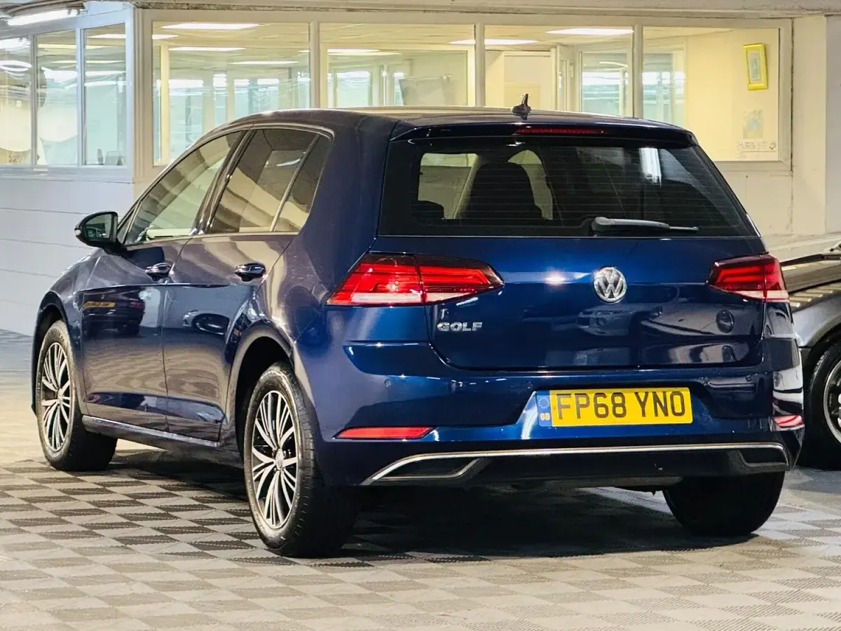 Used VW Golf VII SE 115 HP (84 kW) 2019 Blue Hatchback