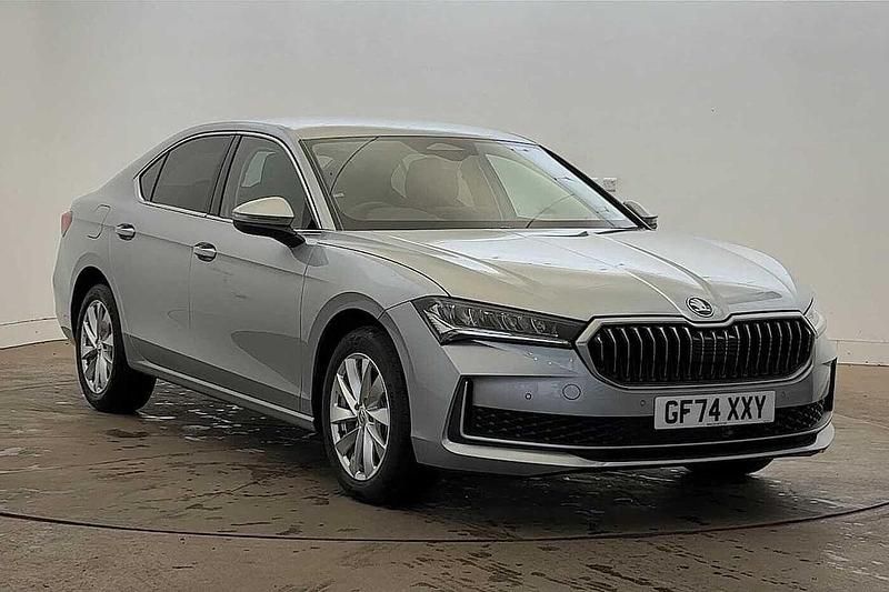 Pebble silver metallic New 2024 Skoda Superb SE Technology Hatchback | £25,995 (Good price) - Image 1/4