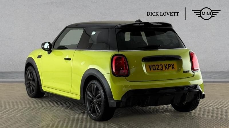 Used Mini Cooper Hatch 134 HP (98 kW) 2023 Yellow Hatchback