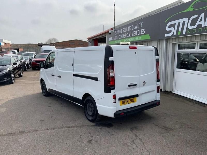 Used Vauxhall Vivaro Sportive 120 HP (88 kW) 2019 White MPV