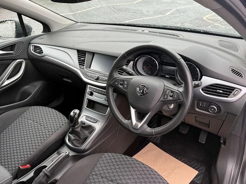 Second-hand Vauxhall Astra Business Edition 105 CP (77 kW) 2020 Gri Hatchback