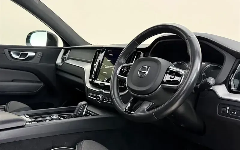 Used Volvo XC60 R-Design Pro 390 HP (286 kW) 2021 White SUV
