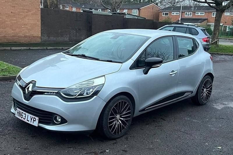 Silver Used 2013 Renault Clio IV Dynamique Hatchback | £3,000 (Good price) - Image 1/1