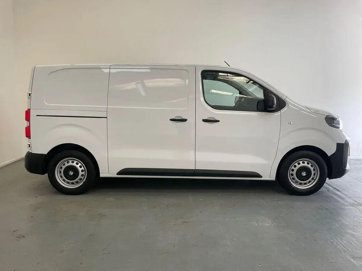 Used Vauxhall Vivaro S 120 HP (88 kW) 2024 White MPV