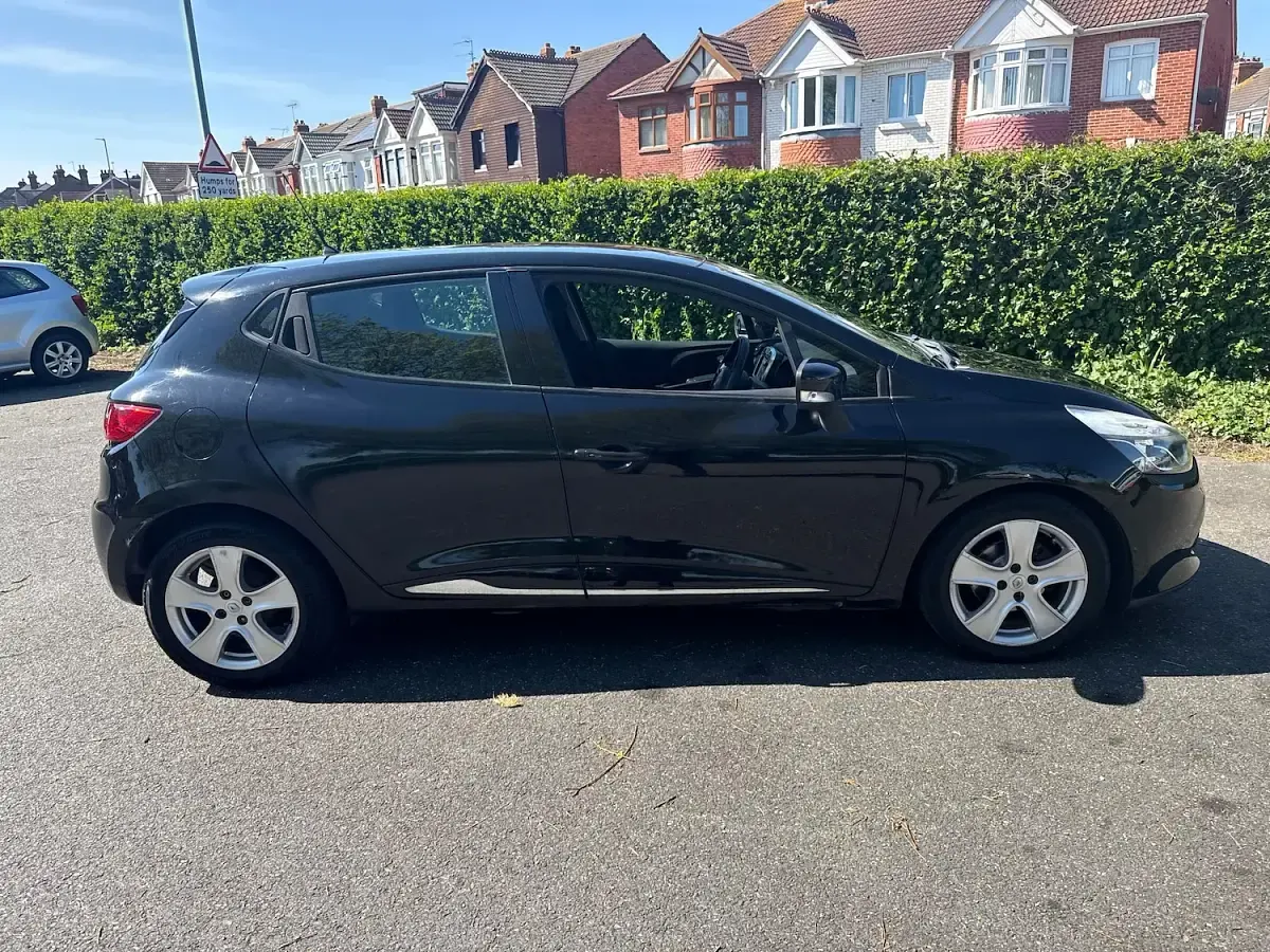 Used Renault Clio Dynamique 90 HP (66 kW) 2015 Black Hatchback
