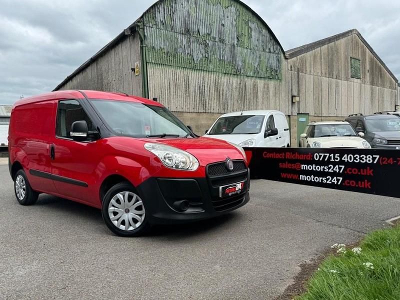 Used Fiat Doblò 90 HP (66 kW) 2013 Red MPV