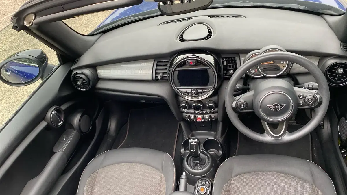Used Mini Cooper Classic 134 HP (98 kW) 2019 Blue Hatchback
