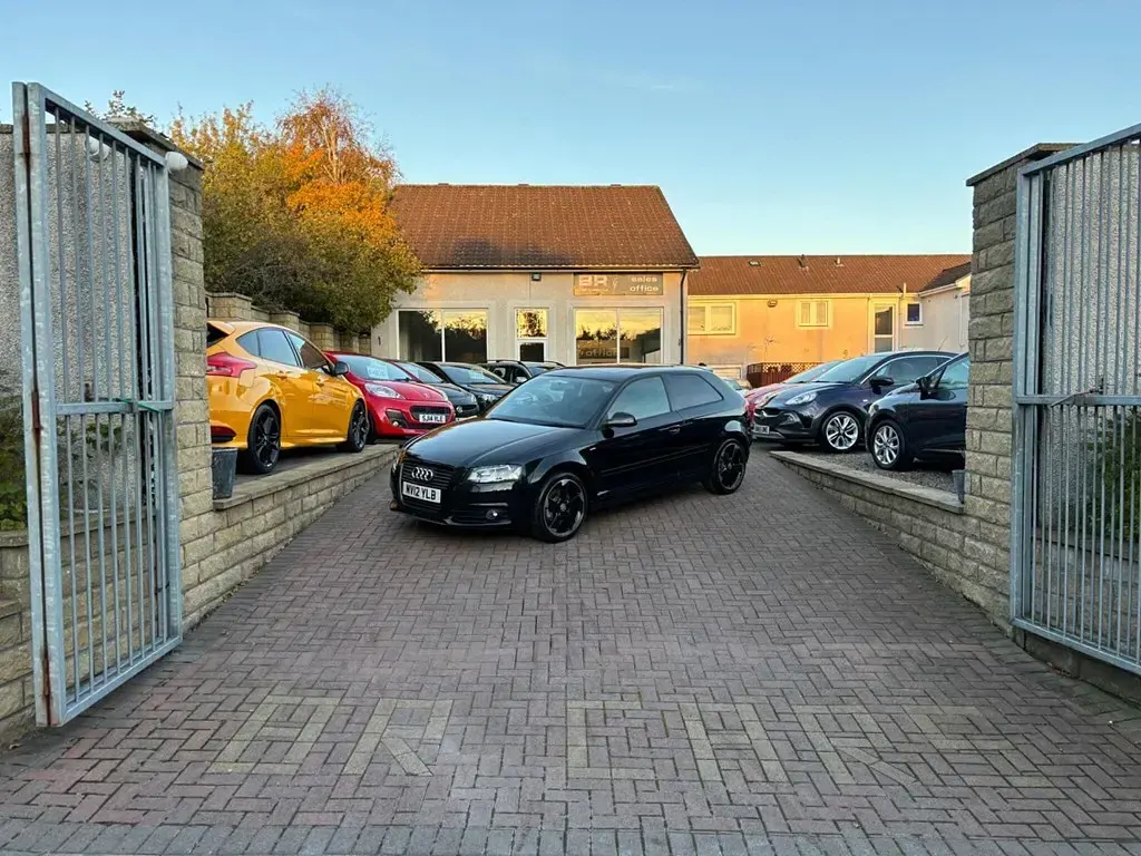 Usado Audi A3 Black Edition 200 CV (147 kW) 2012 Negro Utilitario