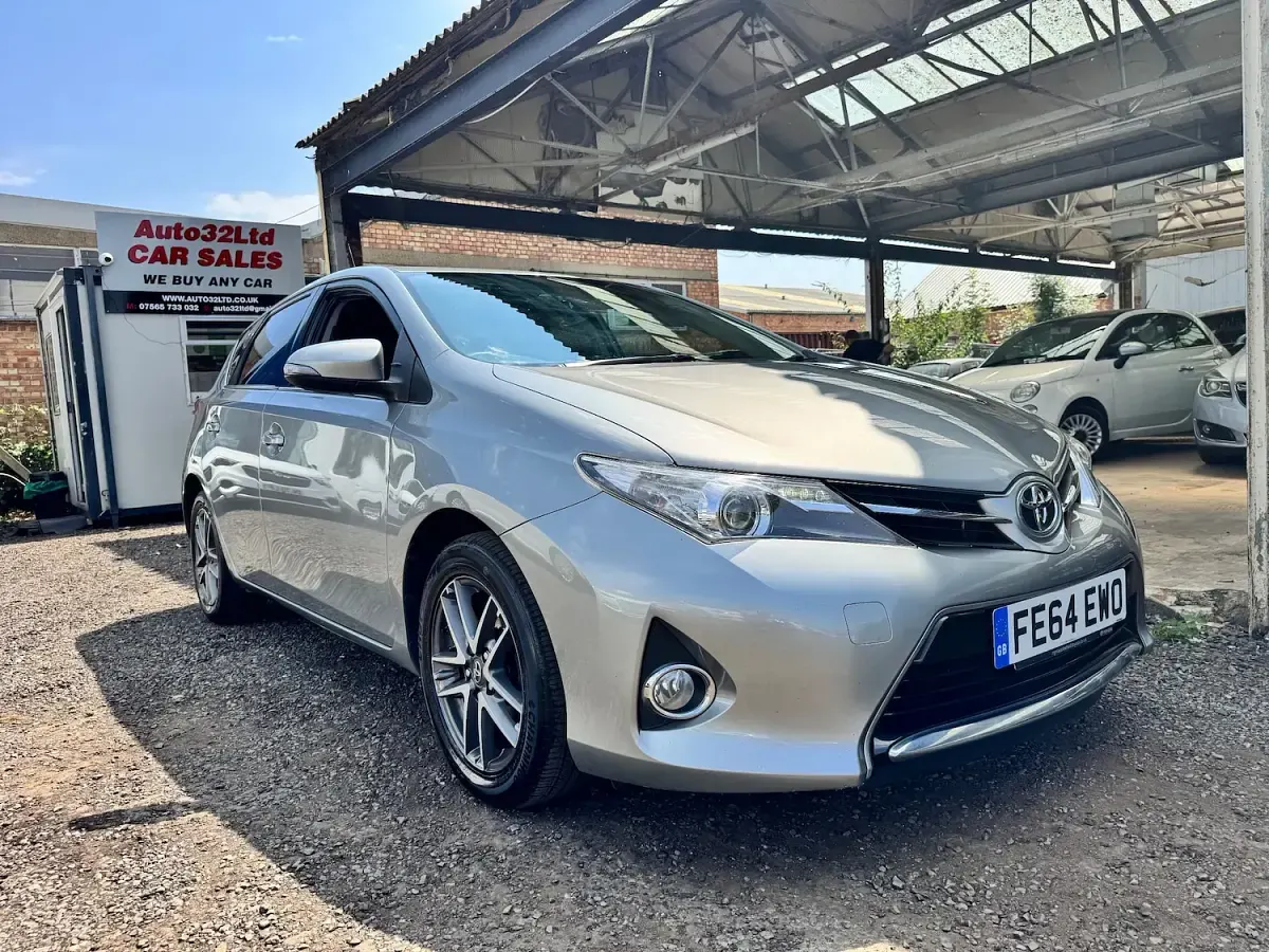 Used Toyota Auris Plus 132 HP (97 kW) 2014 Grey Hatchback