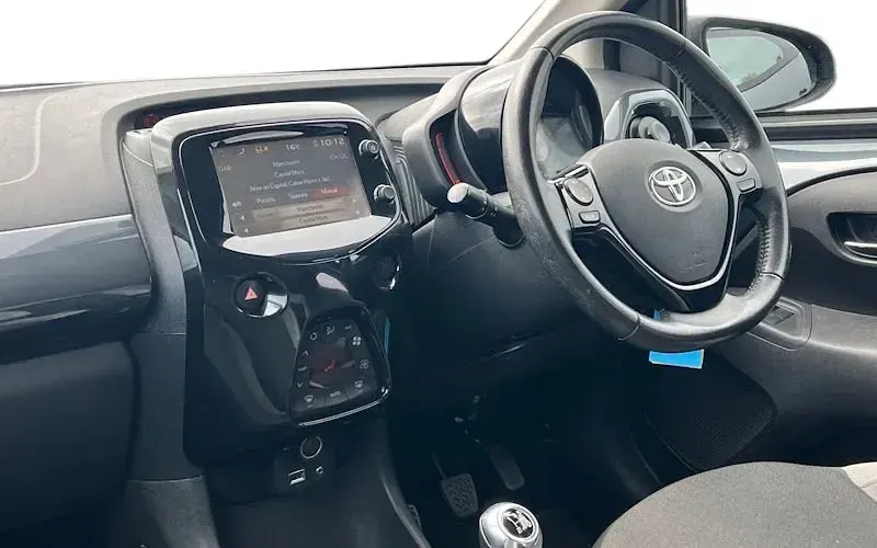 Gebraucht Toyota Aygo x-press 69 PS (50 kW) 2017 Grau Kleinwagen