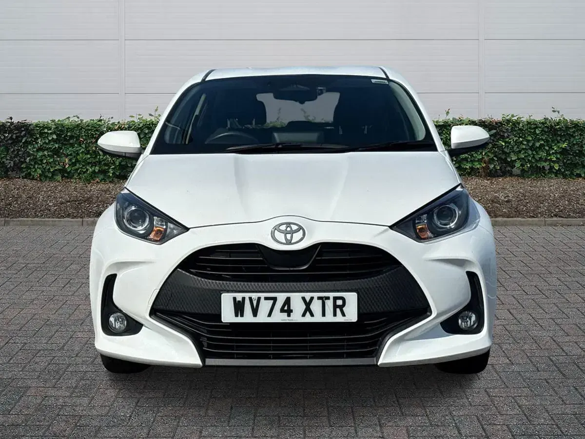 Used Toyota Yaris 116 HP (85 kW) 2024 White Hatchback