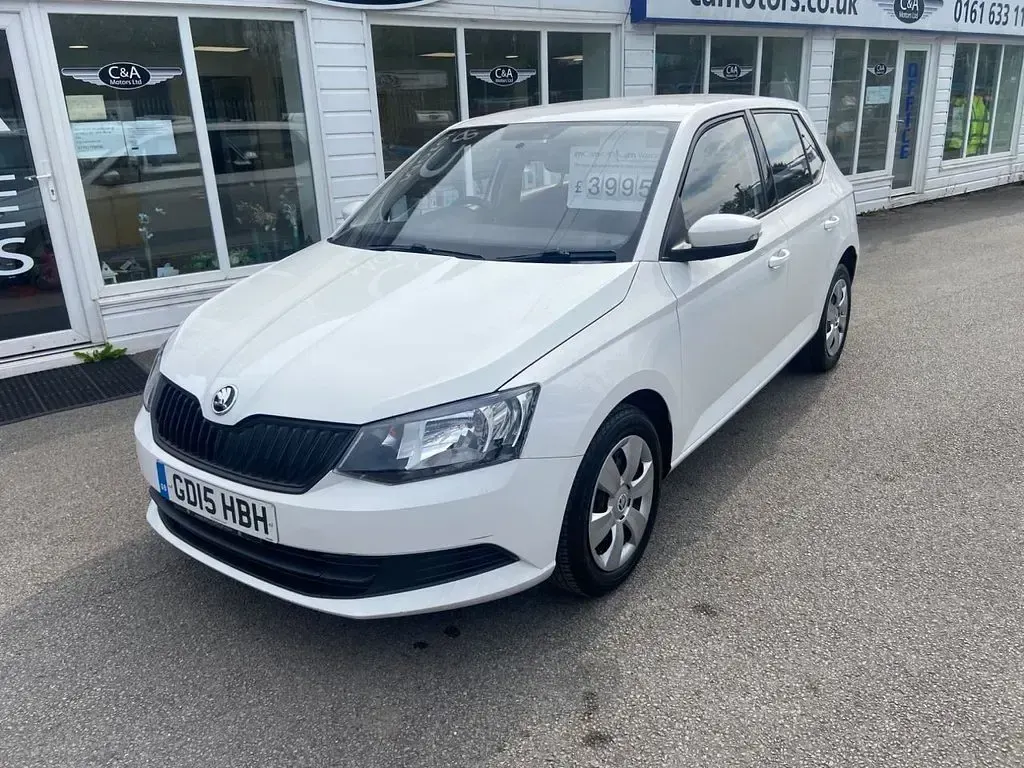 Used Skoda Fabia 60 HP (44 kW) 2015 White Hatchback