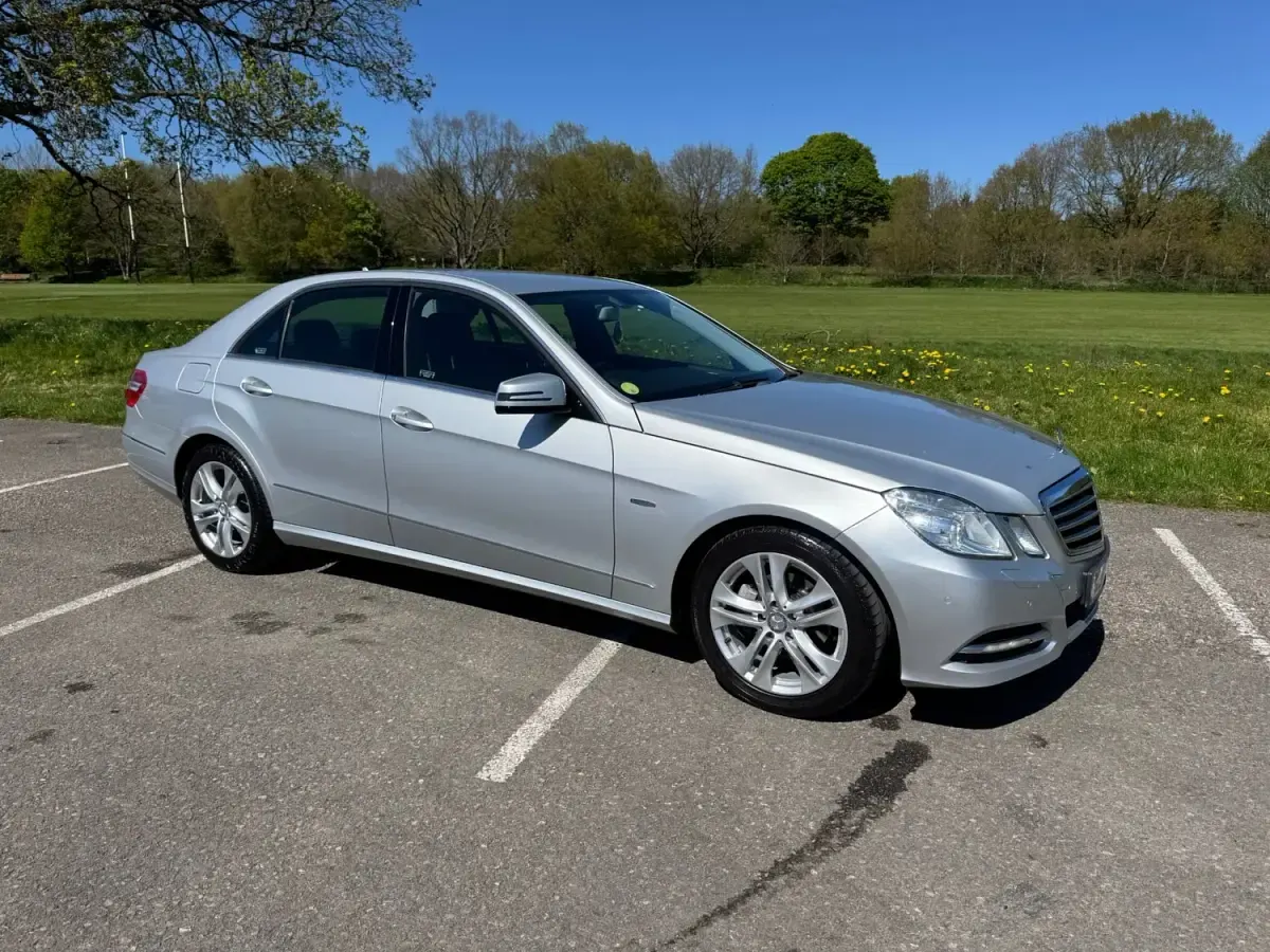 Begagnad Mercedes E220 Executive 2012 Silver Sedan