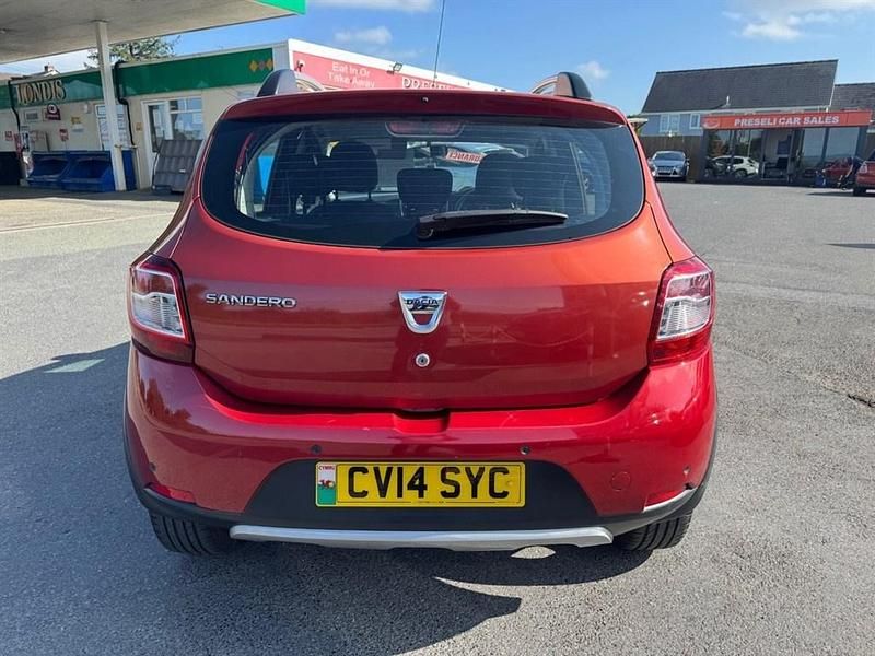 Used Dacia Sandero Lauréate 2014 Red Hatchback