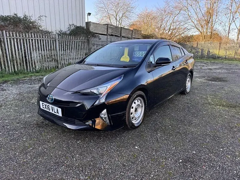 Used Toyota Prius 140 HP (102 kW) 2016 Black Hatchback