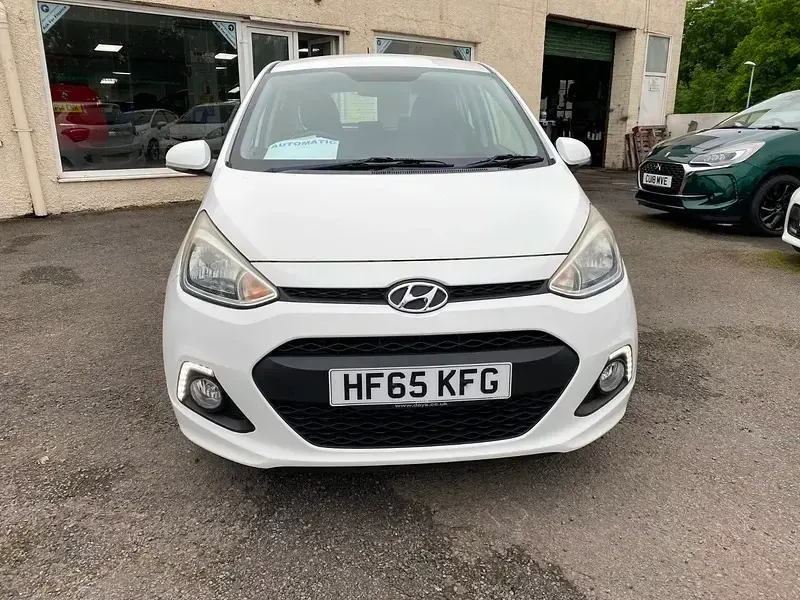 Used Hyundai i10 Premium 87 HP (63 kW) 2015 Polar white Hatchback